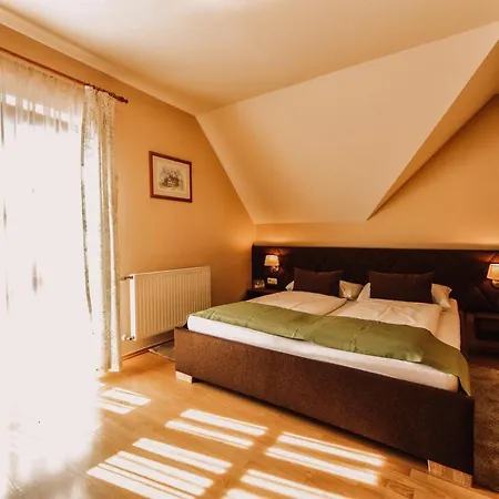 Weingut Kollerhof Am Eichberg ロイトシャッハ