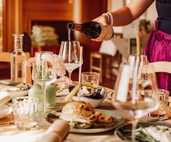 Weingut Kollerhof Am Eichberg مزرعة للإقامة