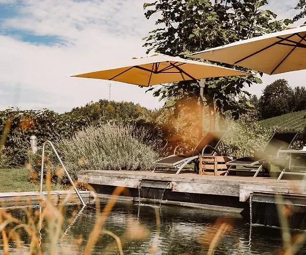 Weingut Kollerhof Am Eichberg مزرعة للإقامة *